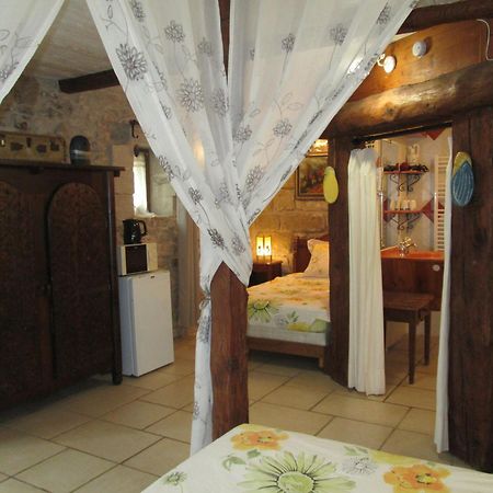 Le Mas Vieux Graveson Room photo