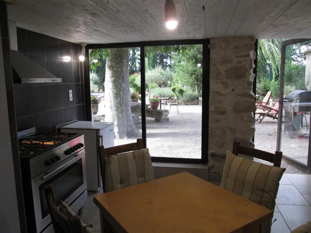 Le Mas Vieux Graveson Exterior photo
